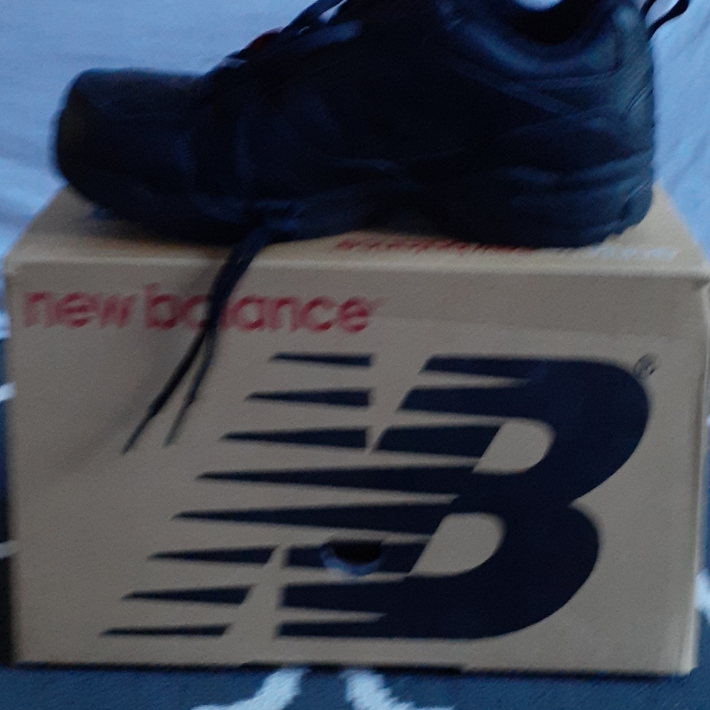 New balance shoe - Picture 2 of 4